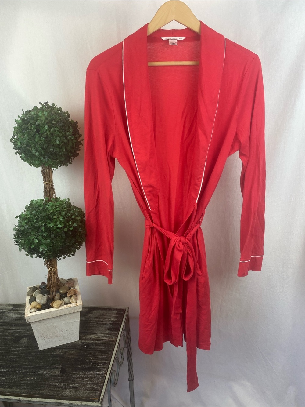 Victoria’s Secret Red & White Trim Long Sleeve Light Weight Robe L